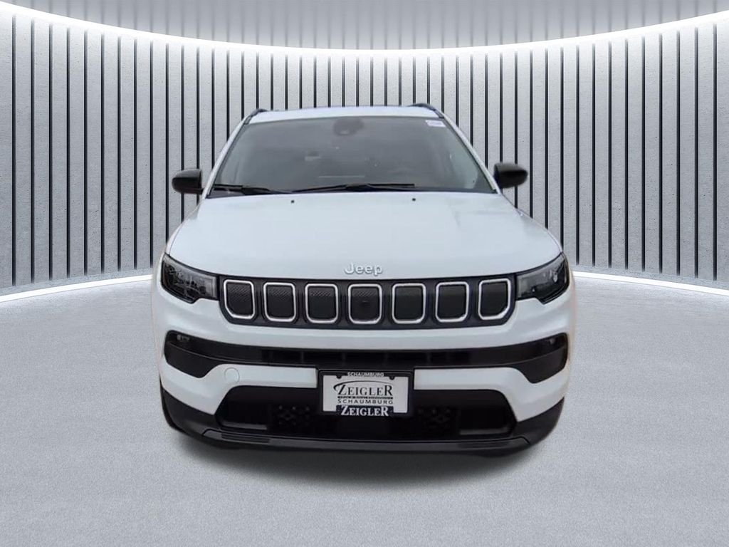 Used 2022 White Jeep Latitude image 15