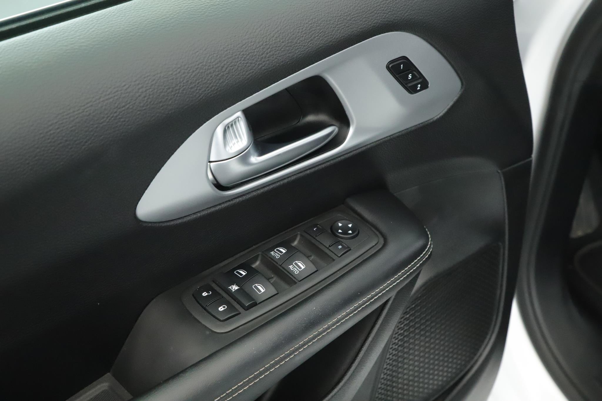 2022 Chrysler Pacifica Hybrid Touring L - Photo 9