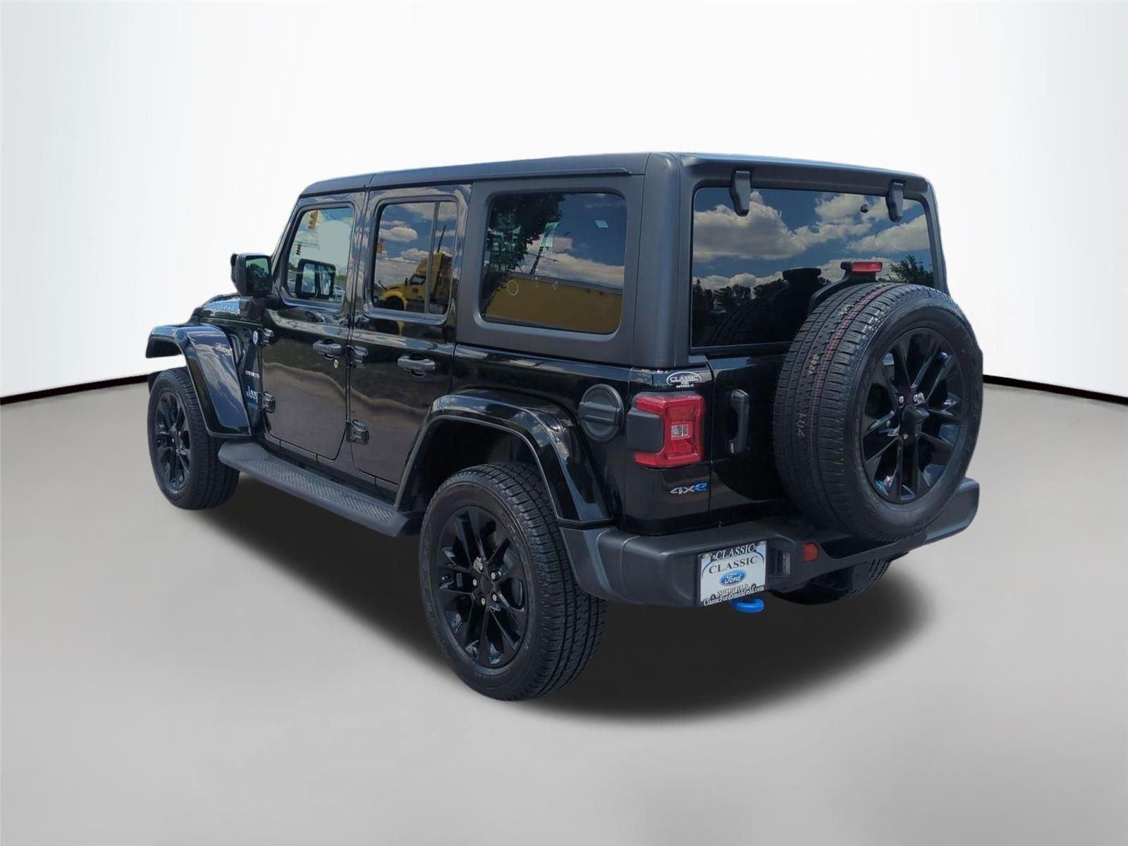 Used 2022 Black Clearcoat Jeep Unlimited Sahara image 3