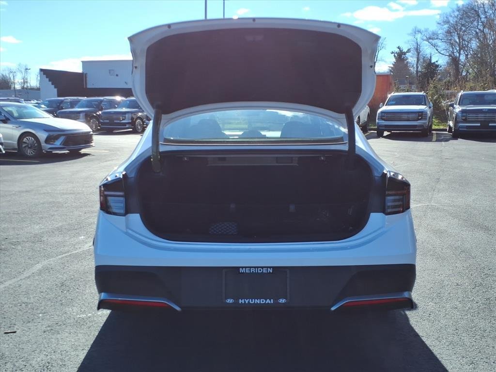 New 2026 Serenity White Pearl Hyundai SE image 8