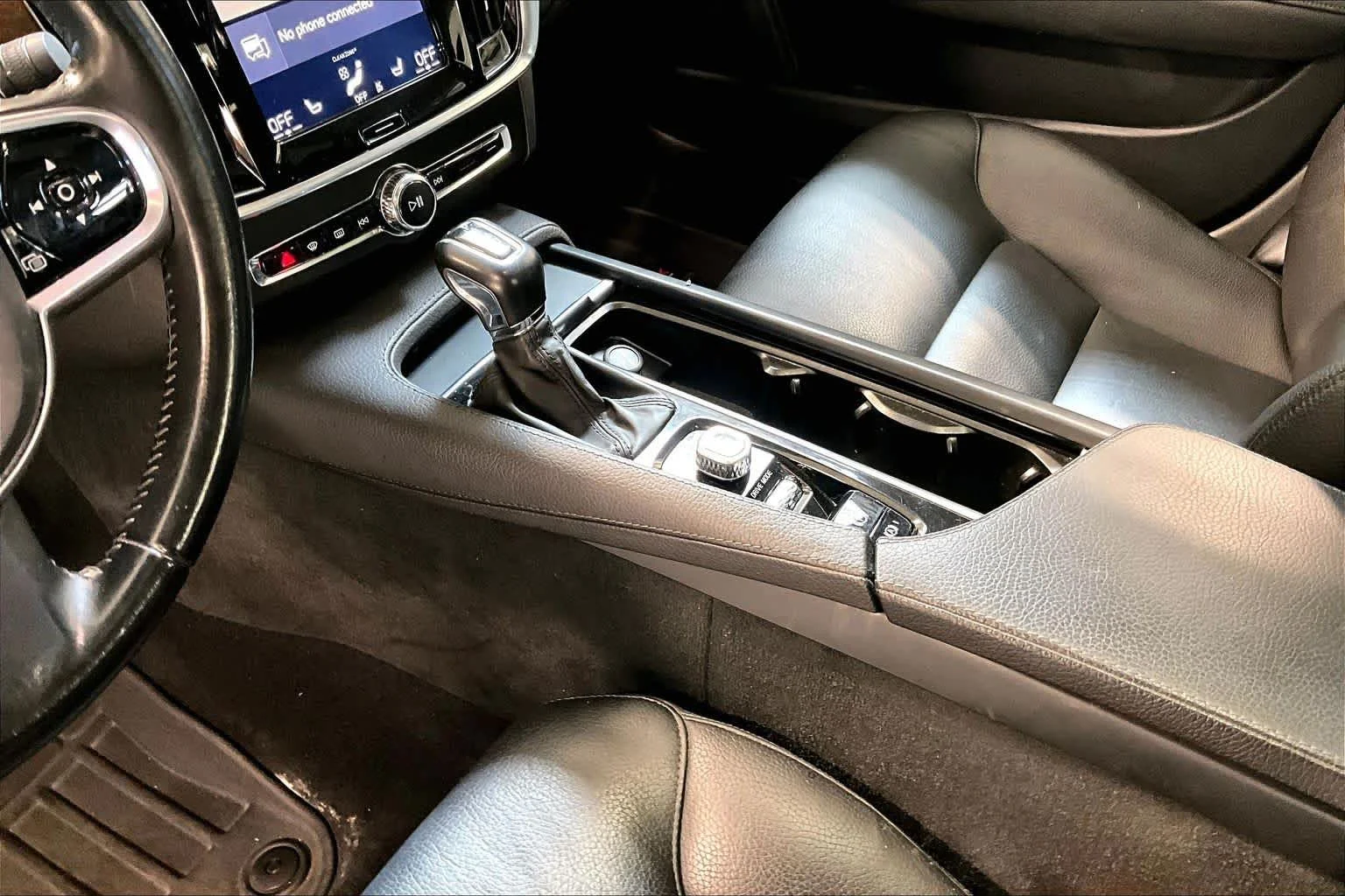 Used 2017 Magic Blue Metallic Volvo Momentum image 16
