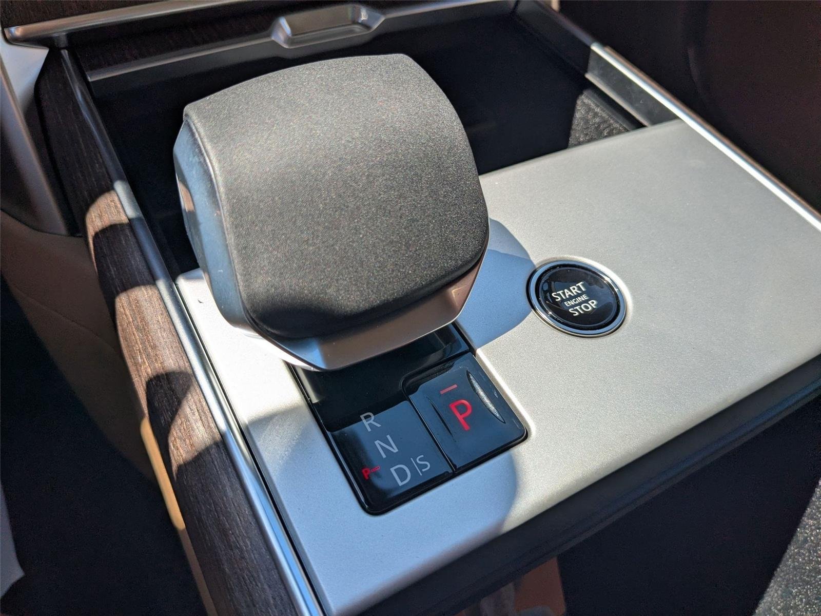 New 2026 Fuji White Land Rover SE image 21