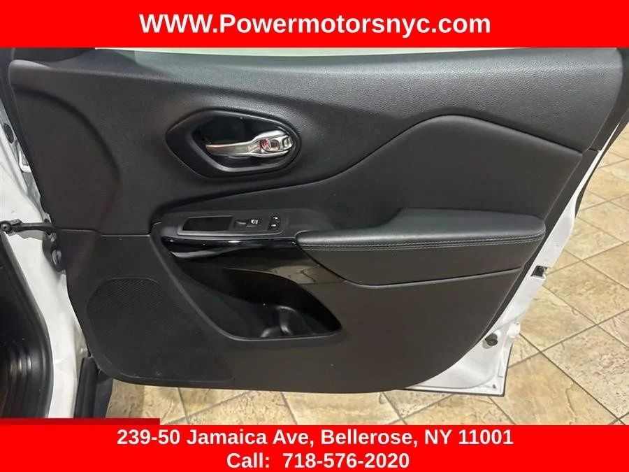Used 2023 White Jeep Altitude image 13