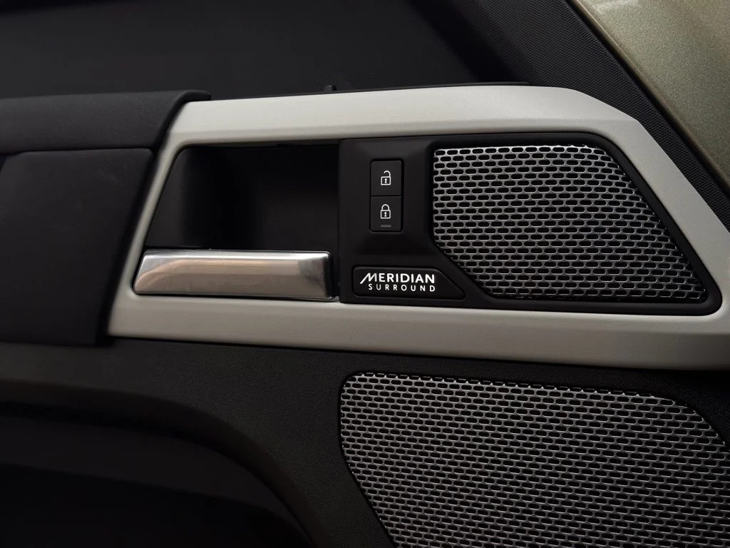 2023 Land Rover Defender X-Dynamic SE - Photo 18