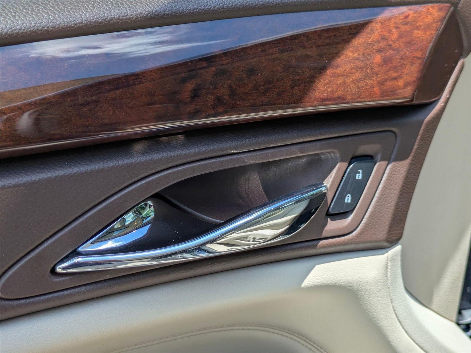 Used 2016  CADILLAC LUXU image 12