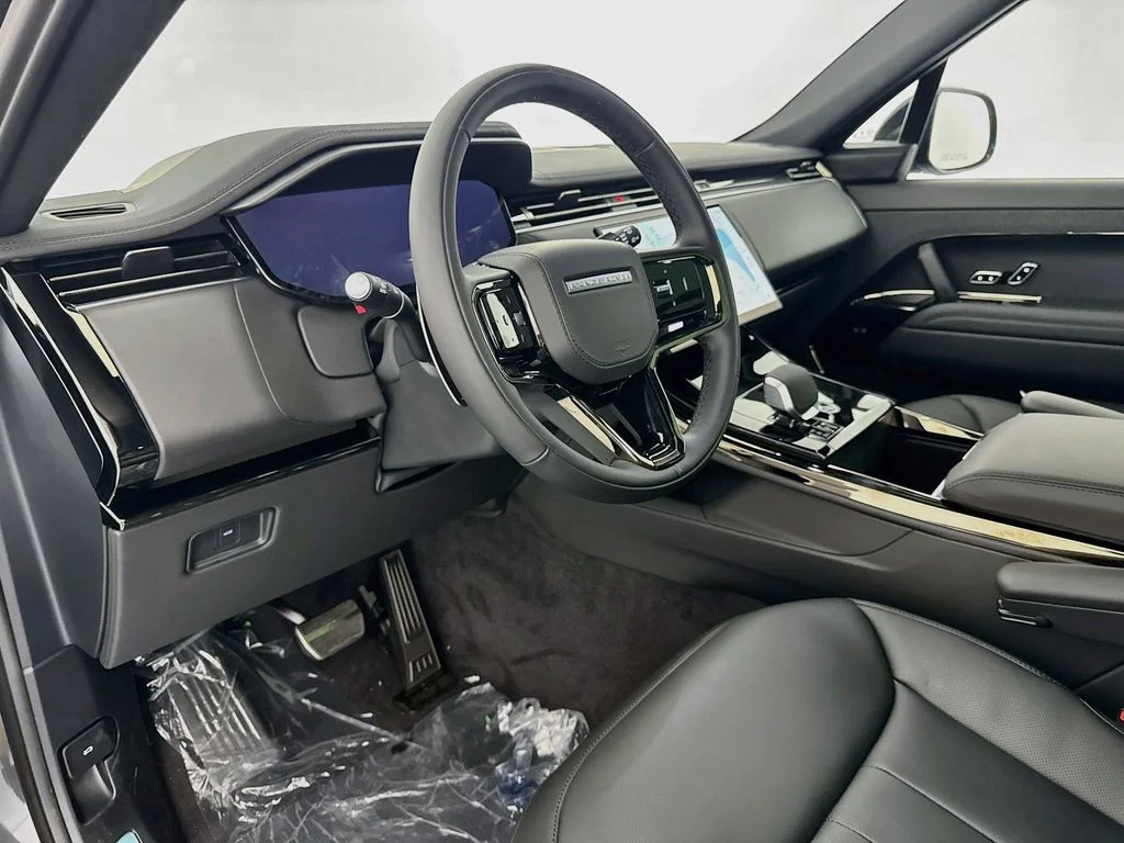 New 2026 Carpathian Grey Land Rover Dynamic SE image 9