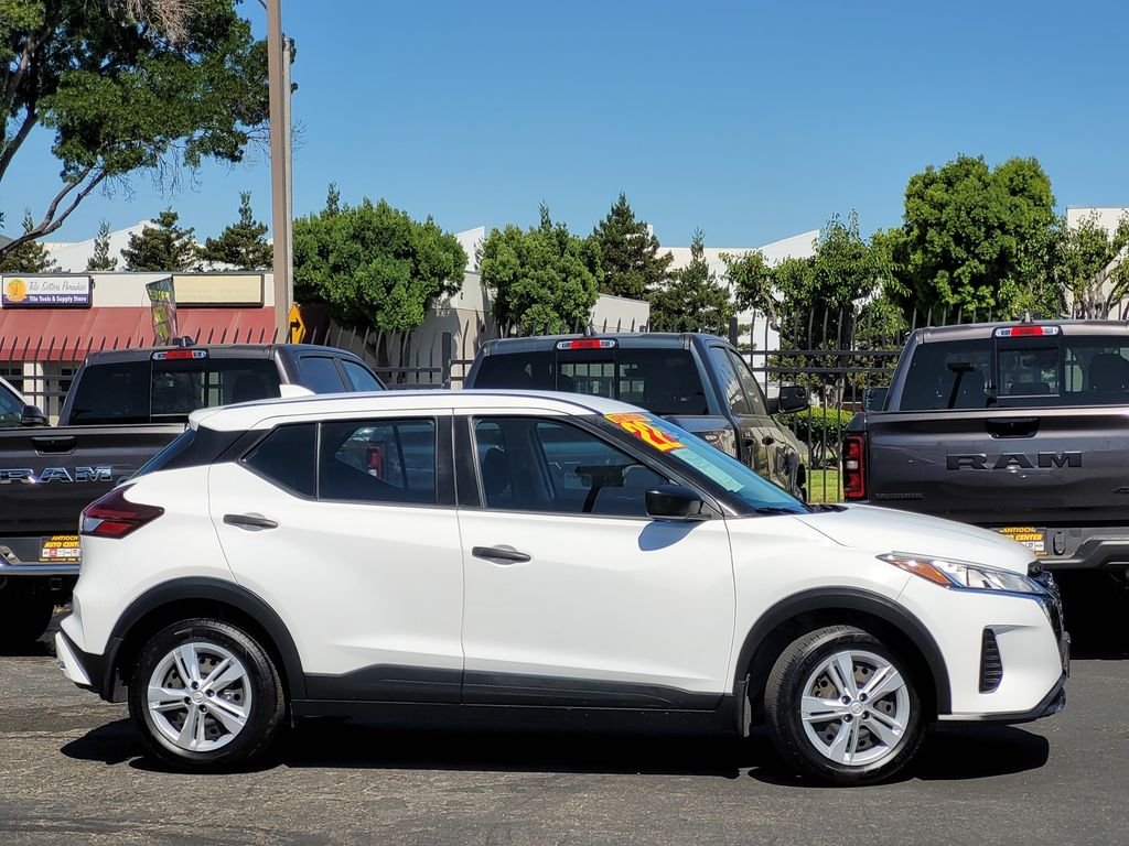 Used 2022 White Nissan S image 3