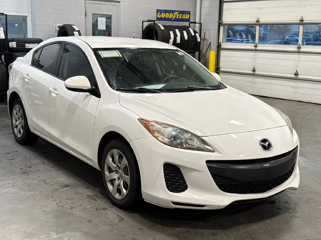 Used 2013 White Mazda i Sport image 3