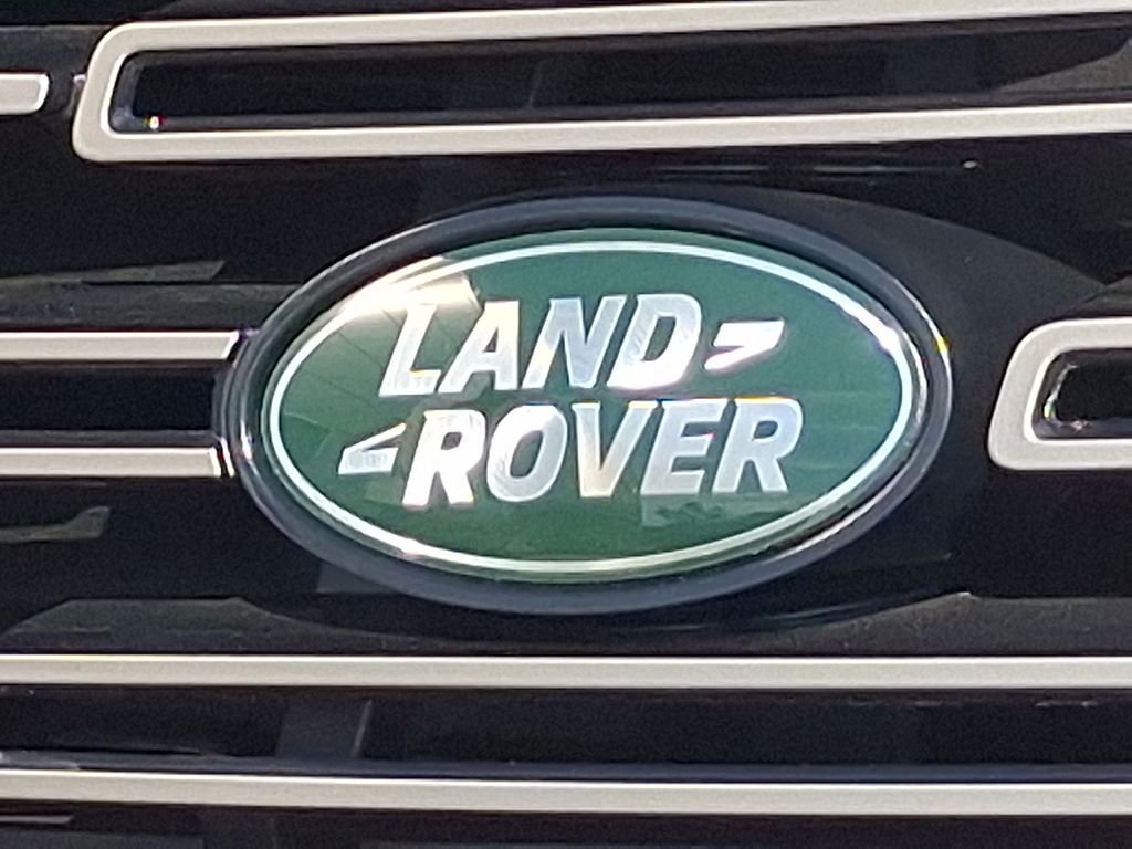 New 2026 Fuji White Land Rover SE image 18