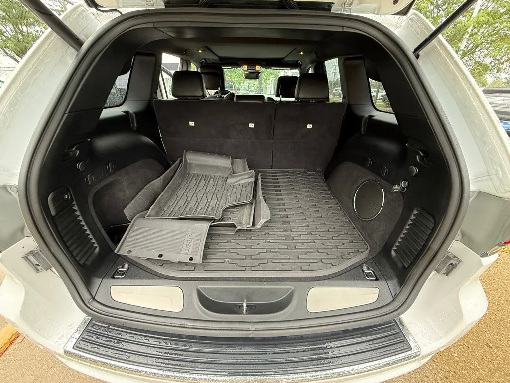 Used 2019 White Jeep Overland image 29