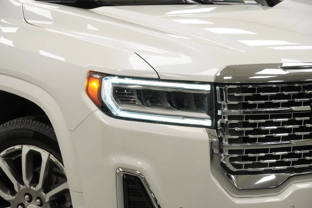 Used 2023 White Frost Tricoat GMC Denali image 38