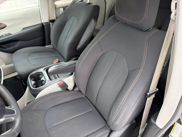 Used 2018 Black Chrysler Touring Plus image 20