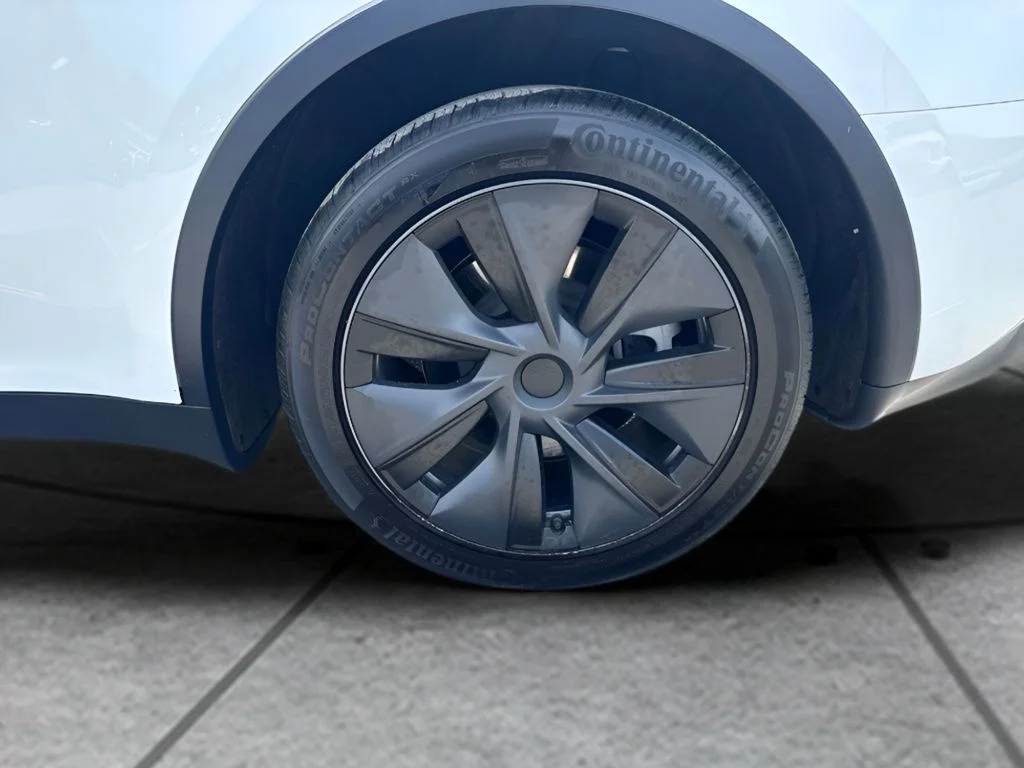 Used 2025  Tesla Long Range image 34