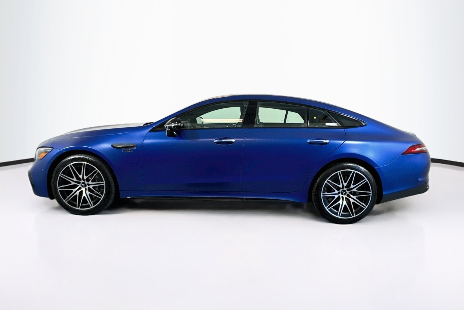 New 2026 MANUFAKTUR Starling Blue Magno Mercedes-Benz AMG® GT 43 image 8