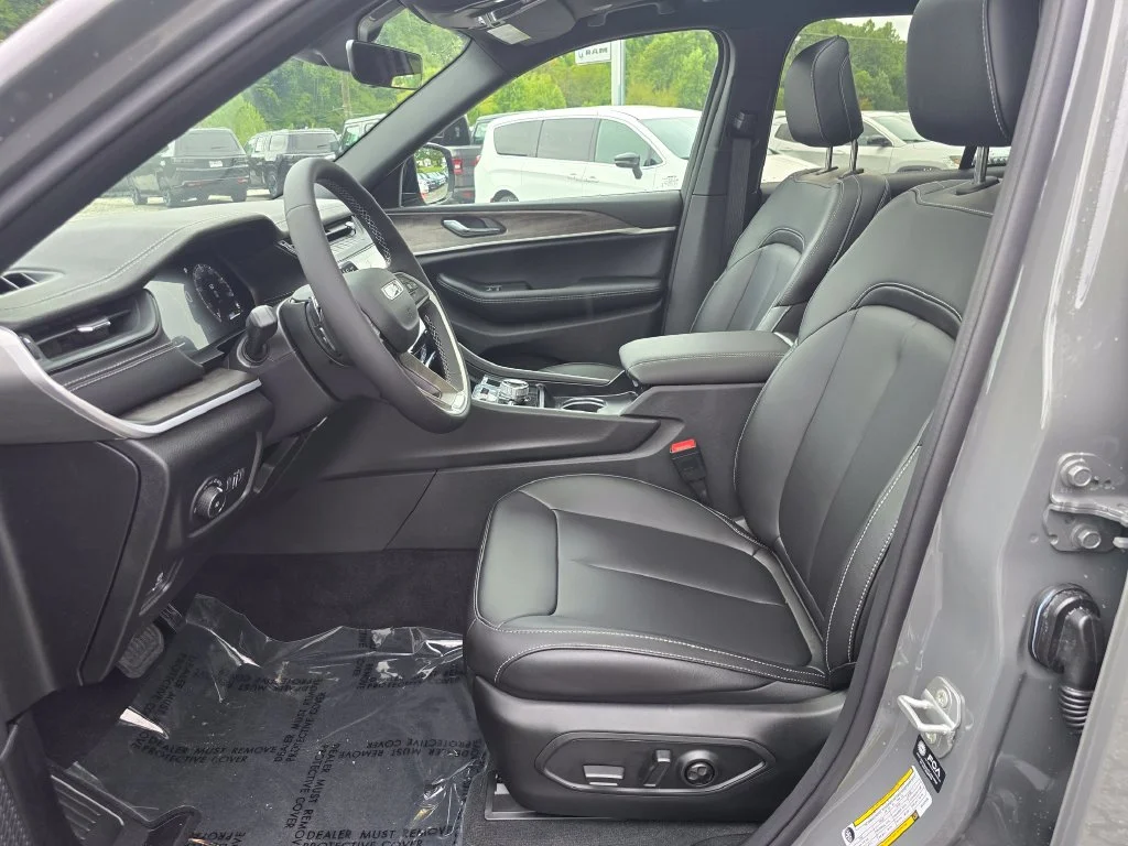 New 2027 Gray Jeep Limited image 4
