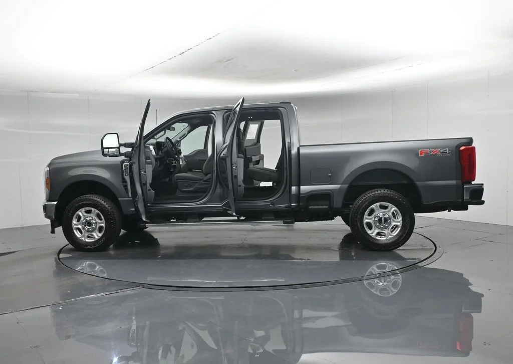 New 2026 Carbonized Gray Metallic Ford XLT image 34