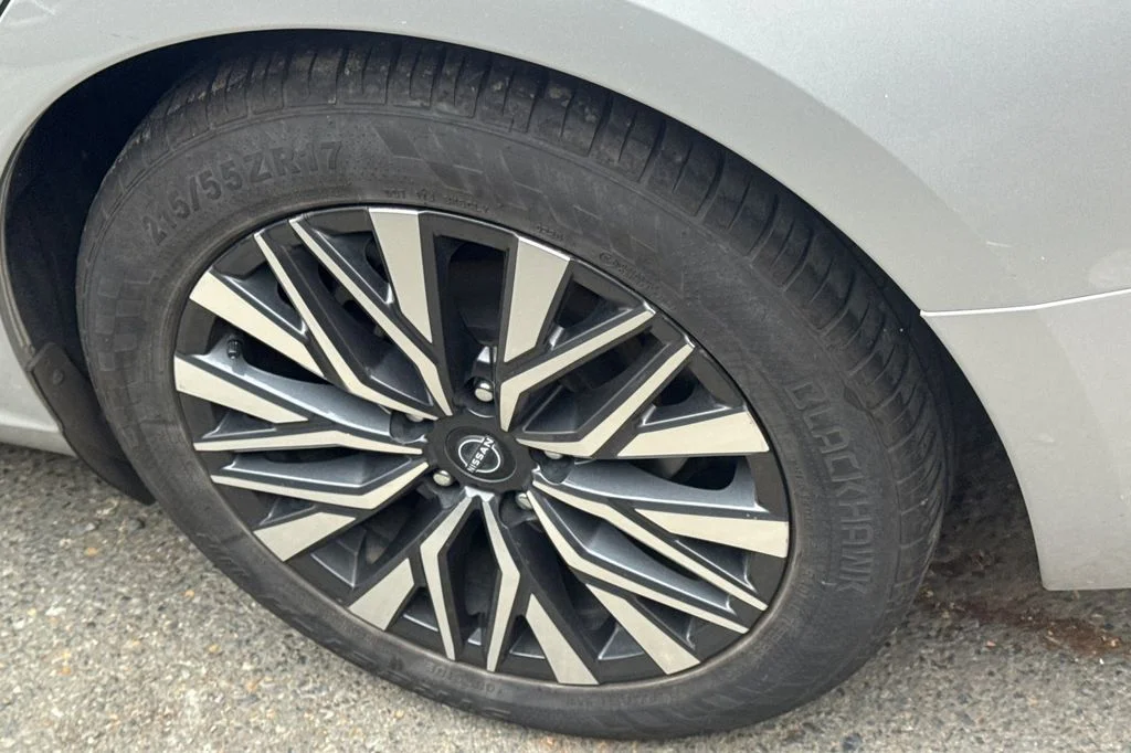 Used 2024 Silver Nissan 2.5 SV image 4