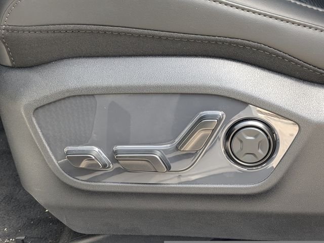 New 2027 Glacial White Pearl Kia X-LINE SX image 24