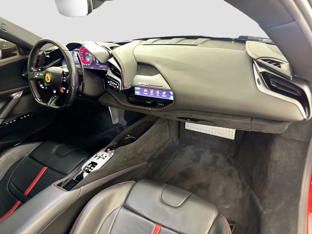Used 2023  Ferrari  image 32