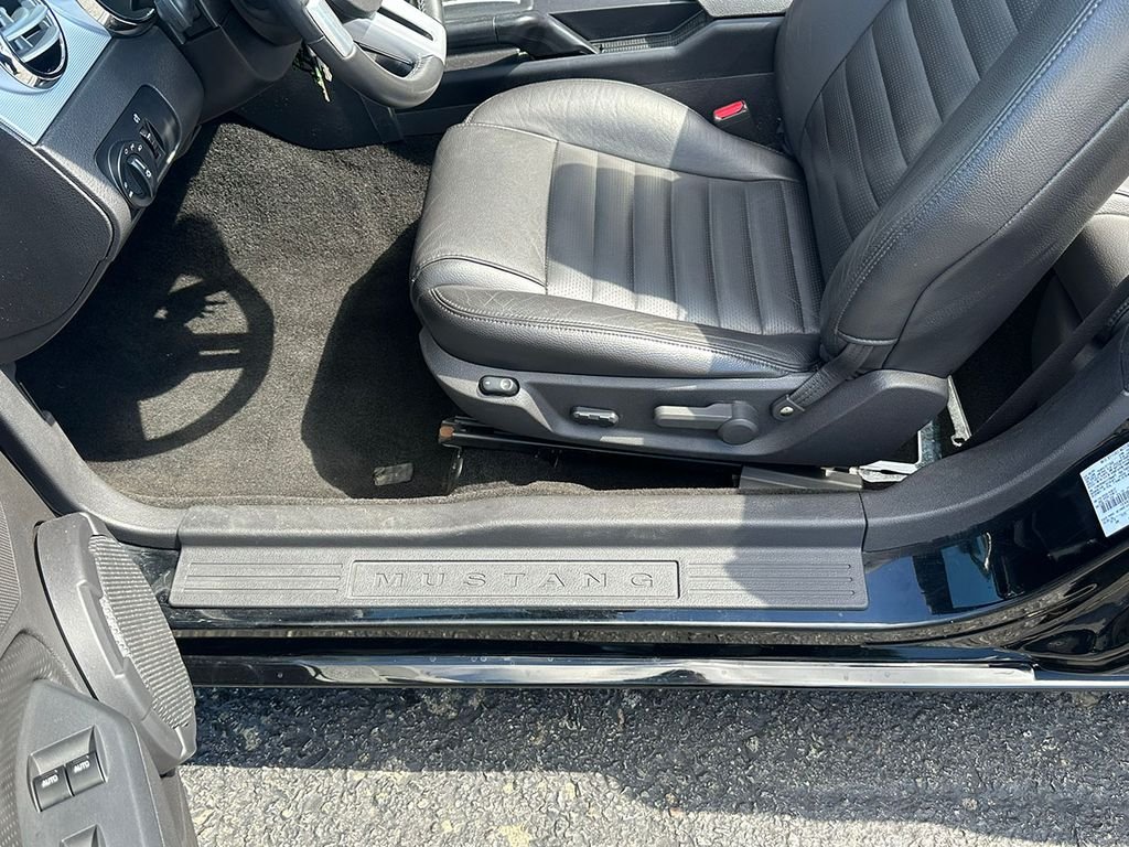 Used 2005 Black Ford  image 43