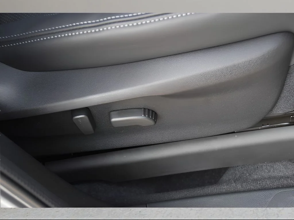 Used 2025 Ice Silver Metallic Subaru Limited image 36