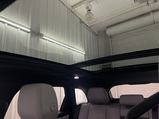 New 2026 Fuji White Land Rover Dynamic SE image 36