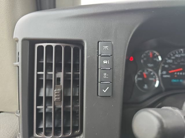 Used 2024 White GMC Work Van image 28