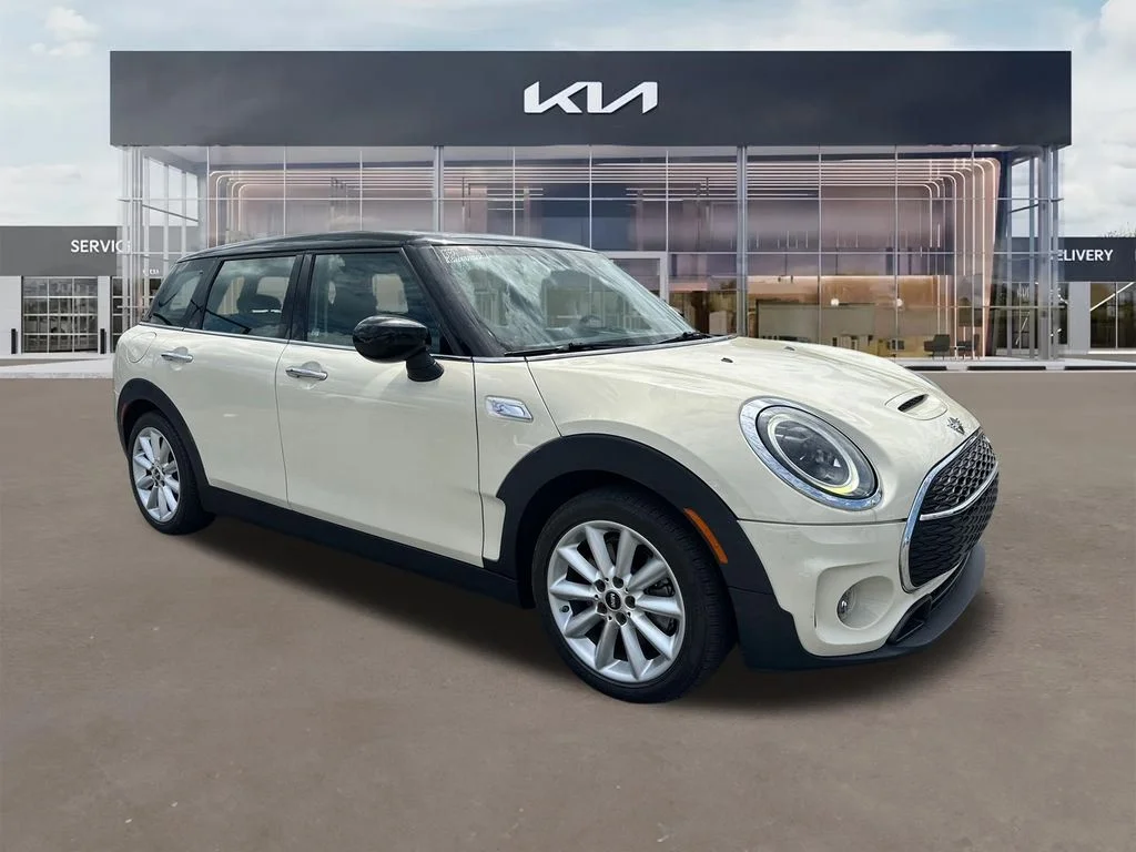 2023 MINI Clubman Cooper S's photo