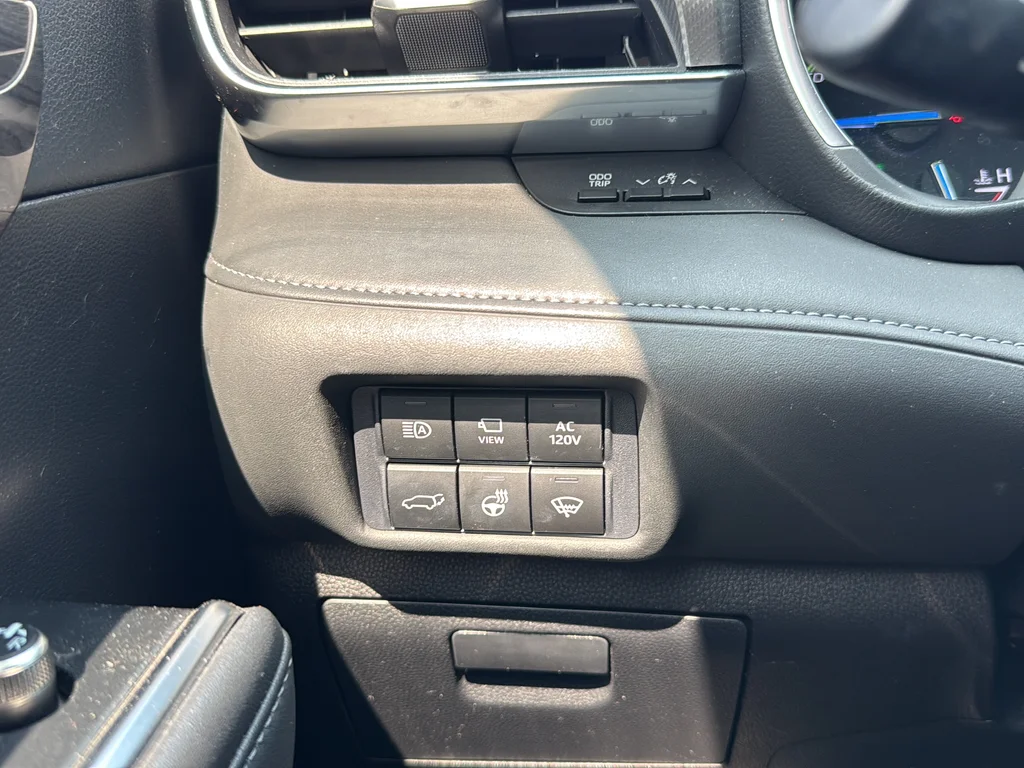 Used 2021 Silver Toyota Platinum image 28