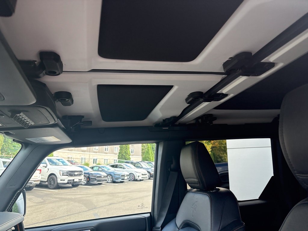 Used 2024 Silver Ford Badlands image 11