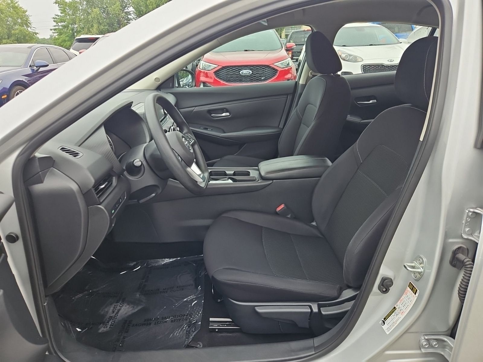 Used 2022 Silver Nissan S image 9