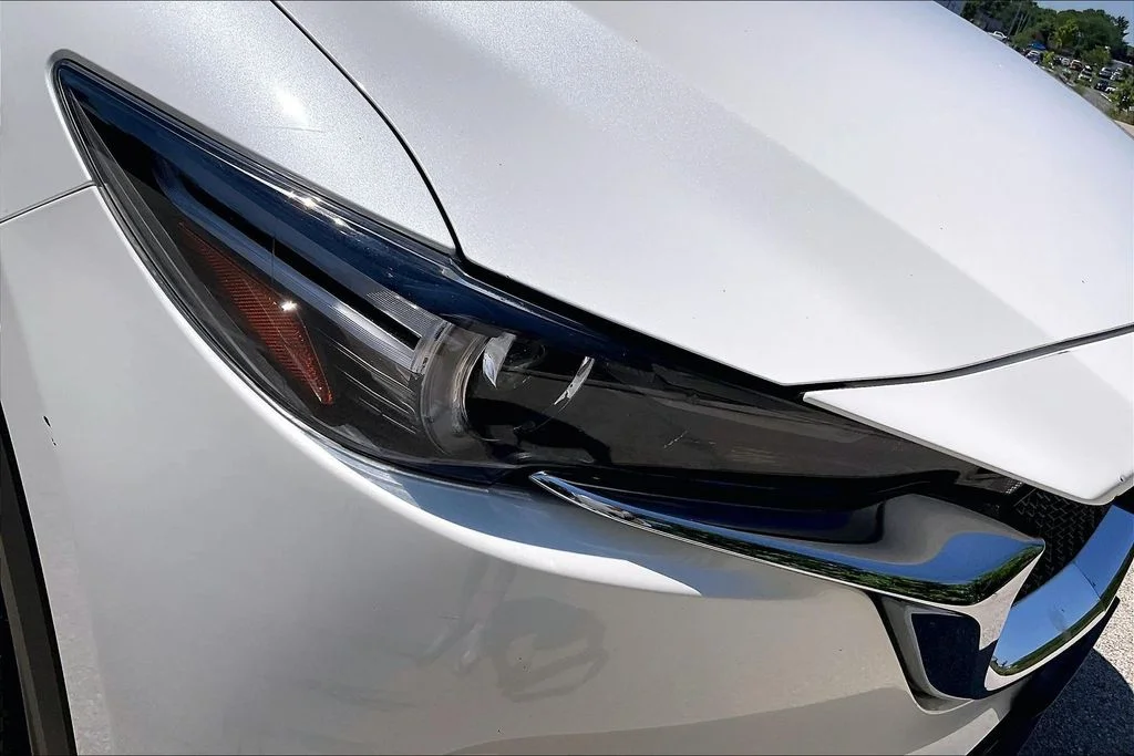 Used 2018 White Mazda Grand Touring image 29