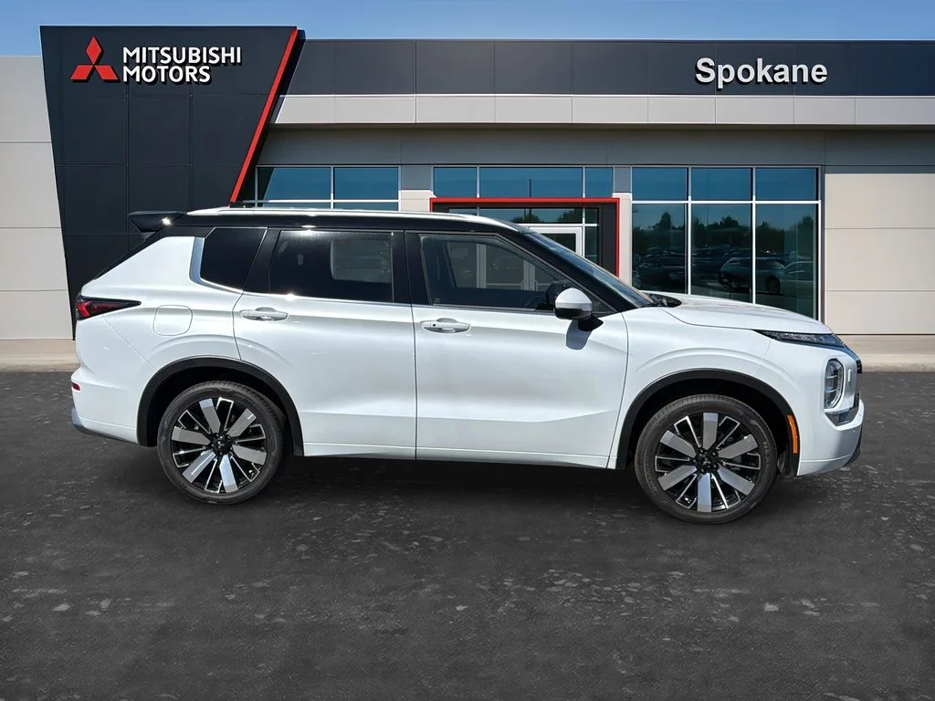 New 2026 White Diamond Mitsubishi SEL image 8