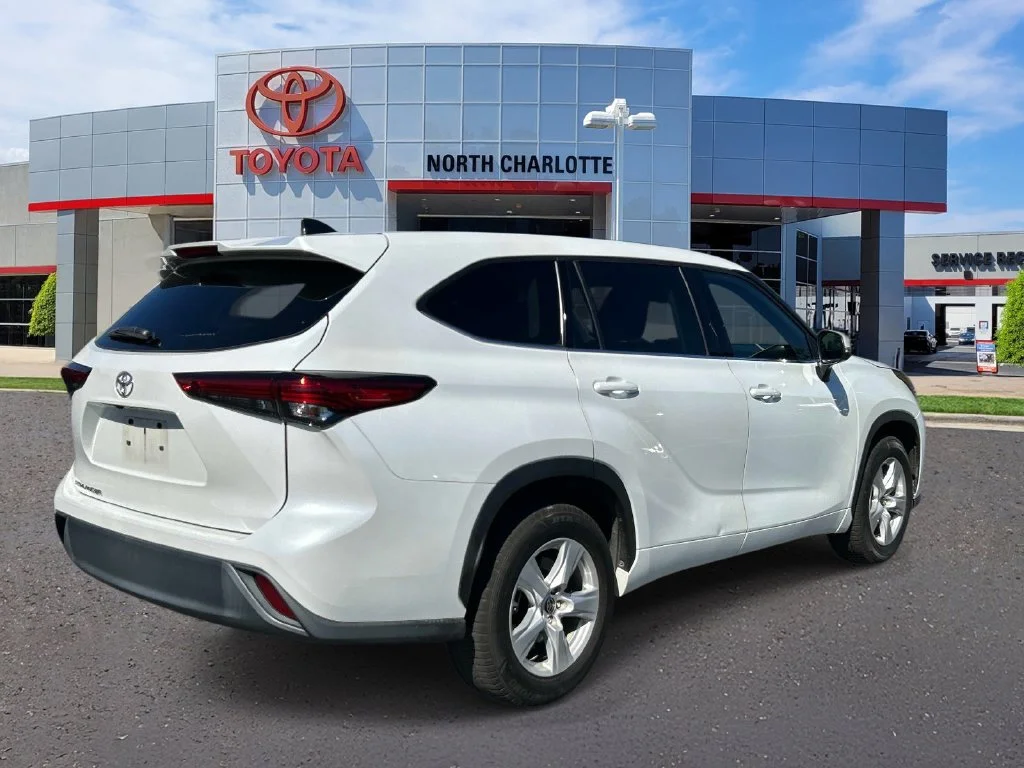 Used 2022 Beige Toyota L image 8