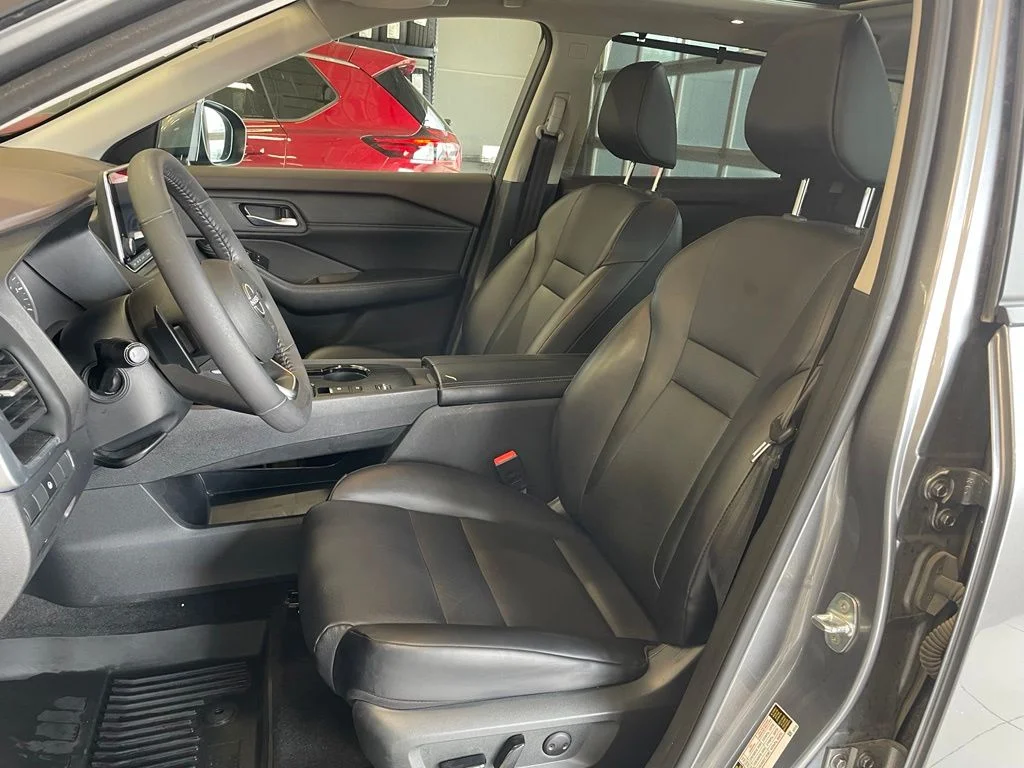 Used 2023 Gray Nissan SV image 10