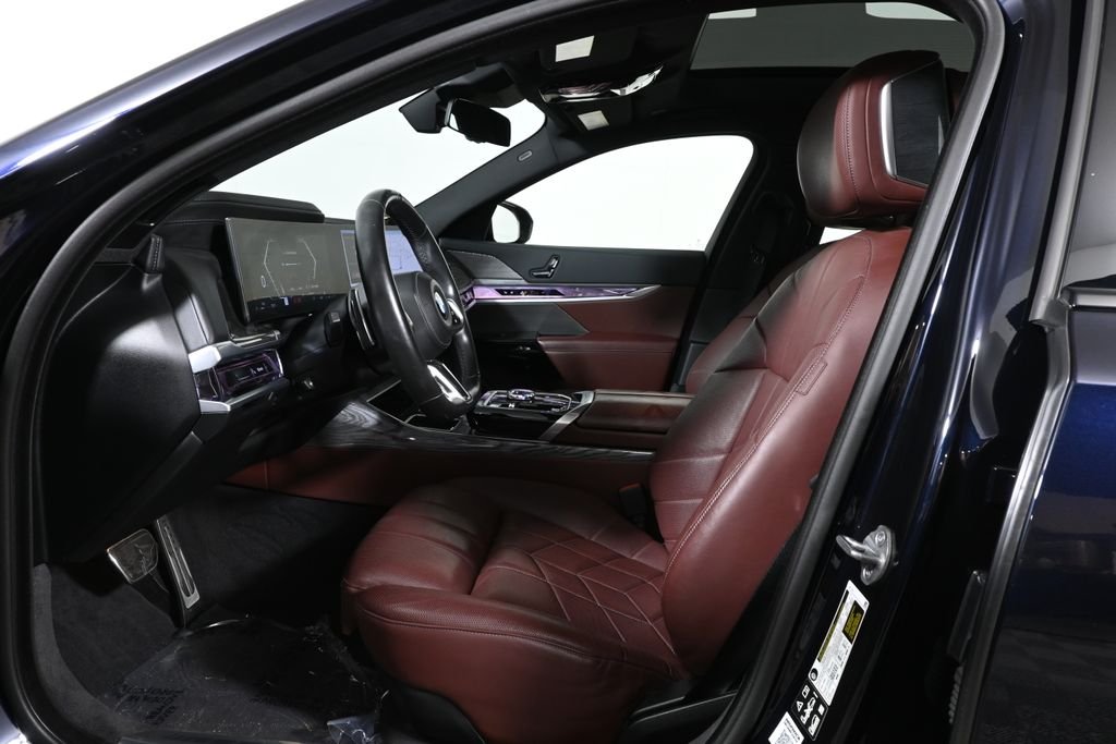 Used 2024 Black BMW 760i xDrive image 3