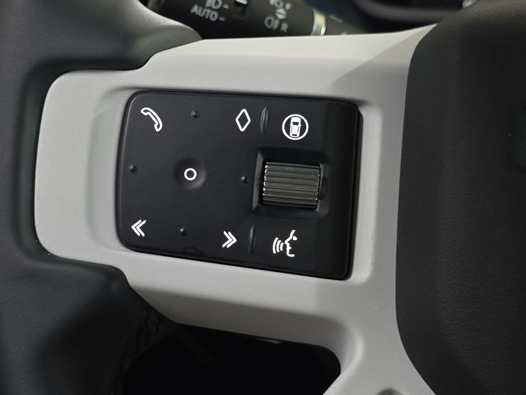 Used 2025 Silver Land Rover X-Dynamic SE image 20
