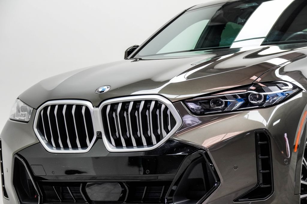 Used 2024 Green BMW xDrive40i image 2