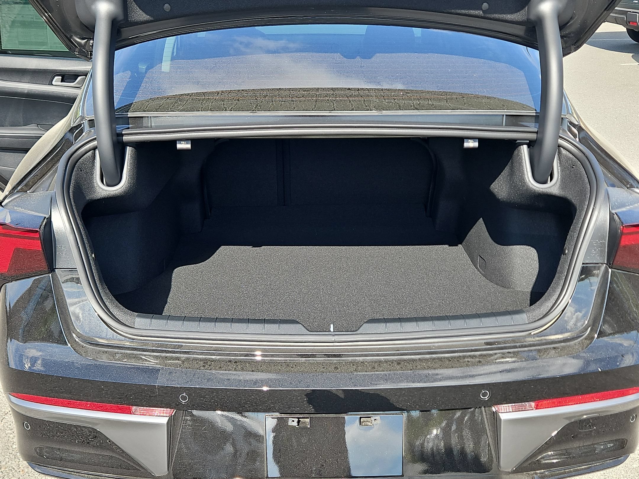 New 2026 Aurora Black Pearl Kia LXS image 13