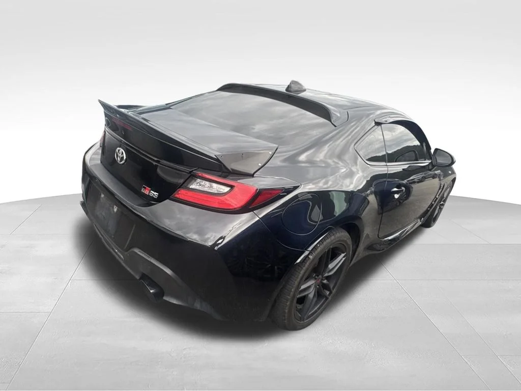 Used 2022  Toyota Premium image 6