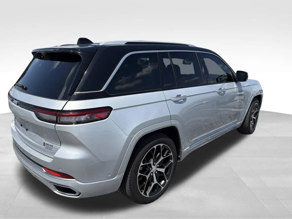 Used 2022 Silver Jeep Summit Reserve 4xe image 25