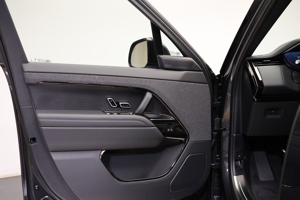 New 2026 Carpathian Grey Land Rover Dynamic SE image 25