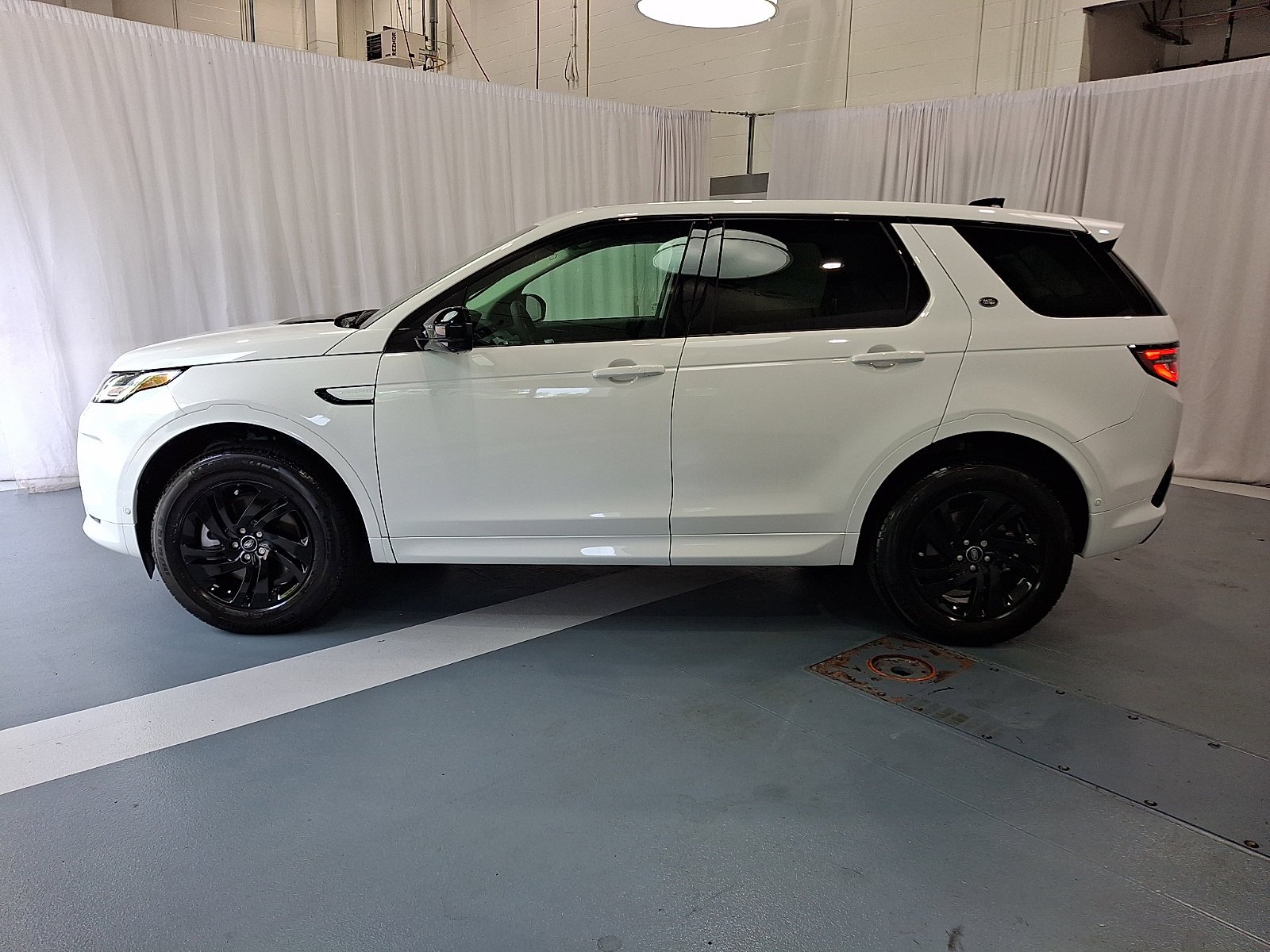 Certified Used 2025 Fuji White Land Rover  image 7