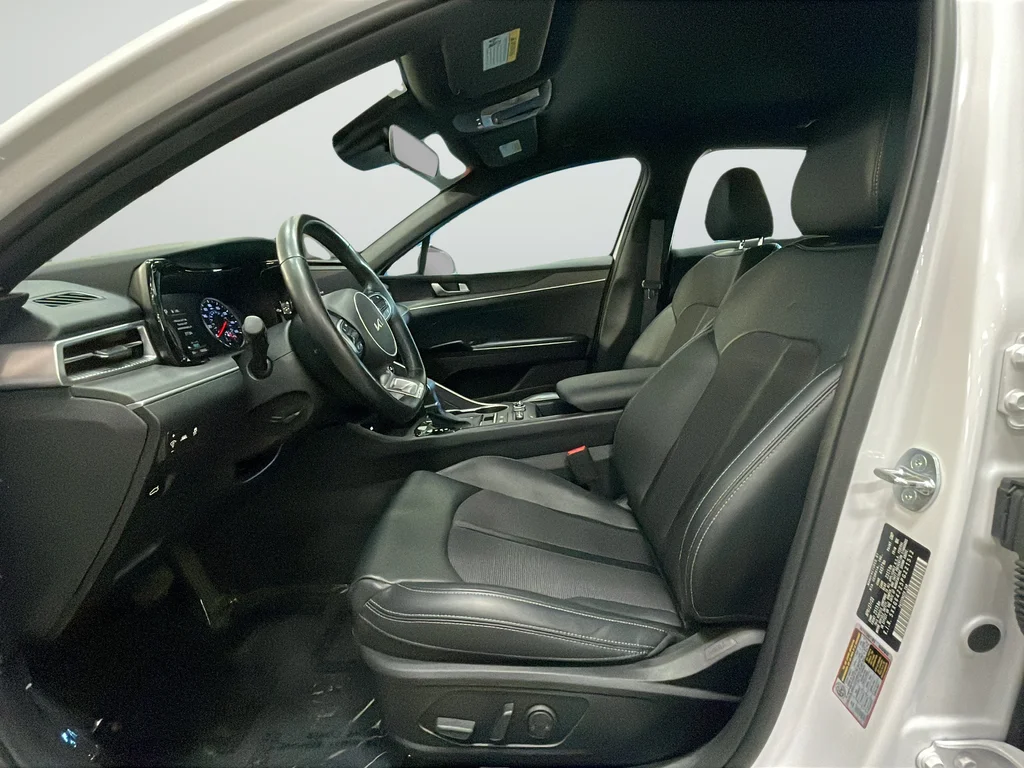 Used 2023 White Kia GT-Line image 10