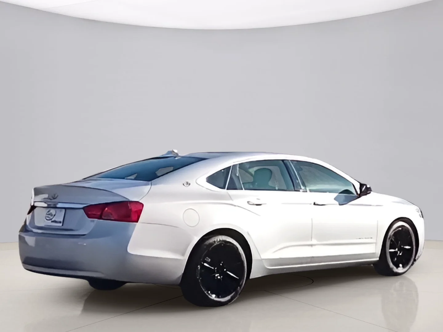 Used 2015 Silver Chevrolet LS image 5