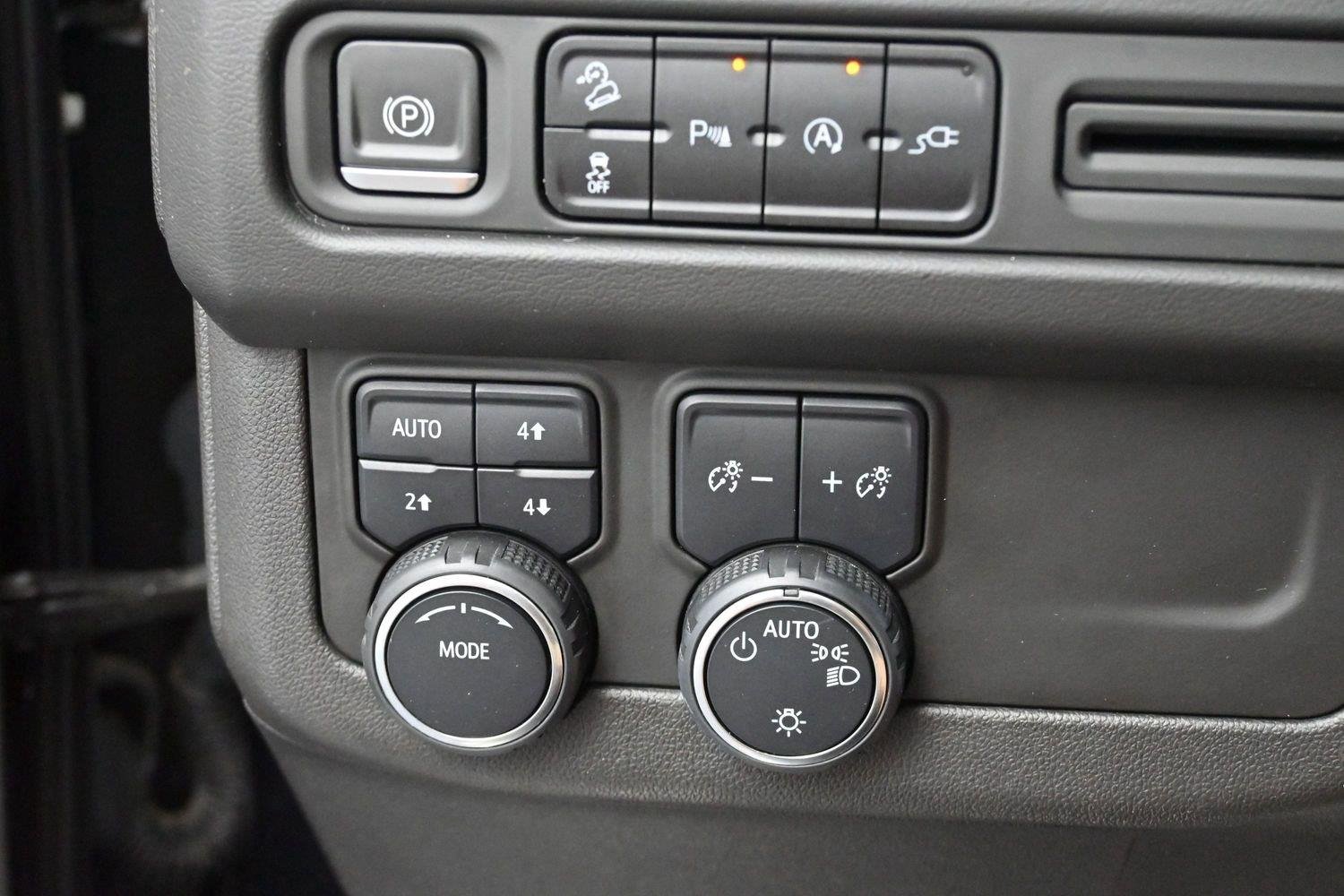 Used 2021 Black Chevrolet Z71 image 29