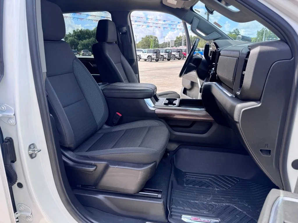 Used 2024 White Chevrolet LT image 23