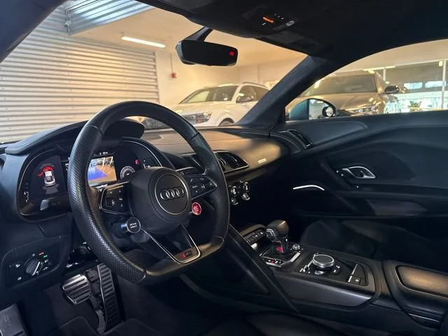 Used 2020 Daytona Gray Pearl Audi V10 image 11