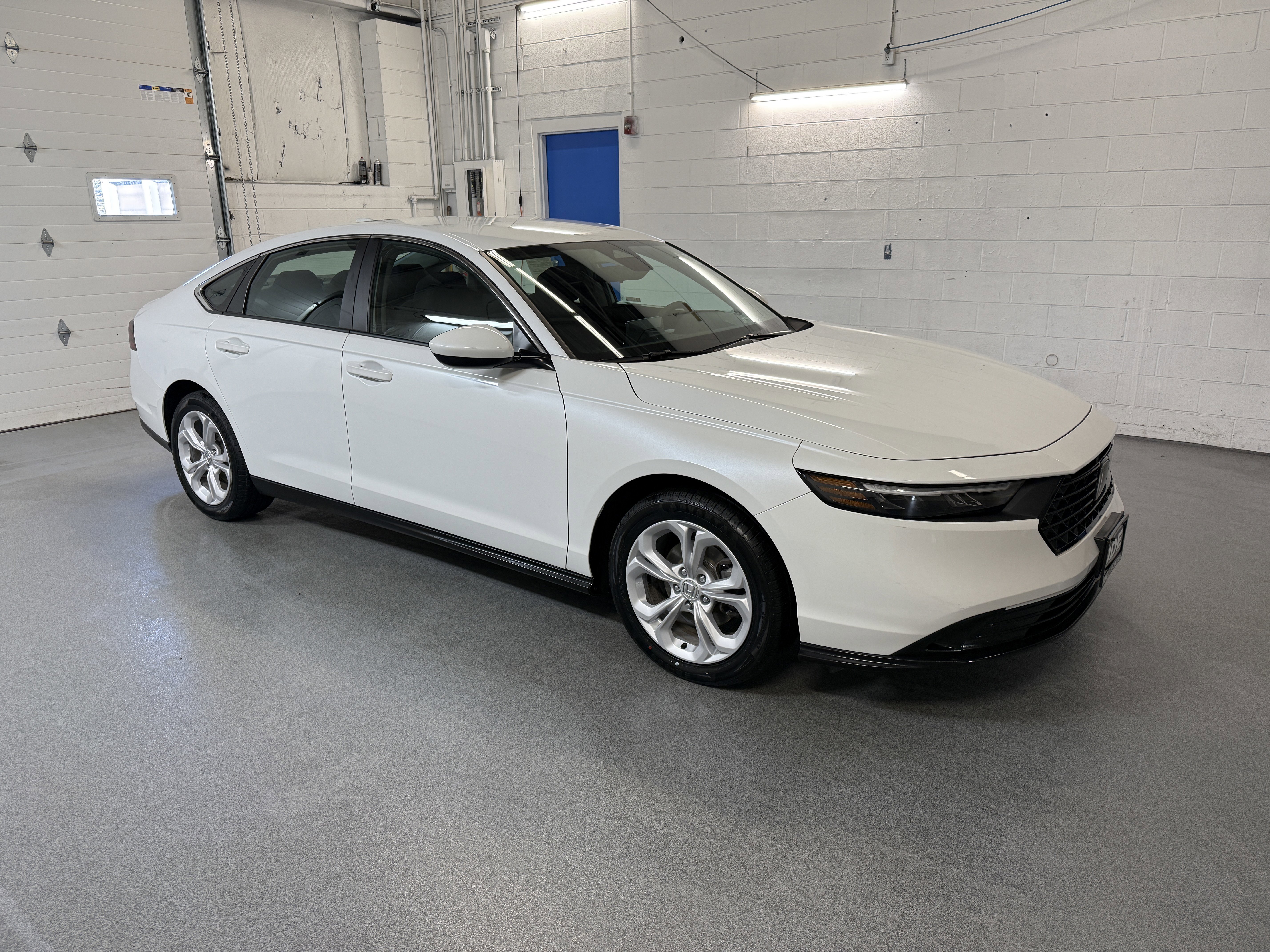Used 2023 Platinum White Pearl Honda LX image 10