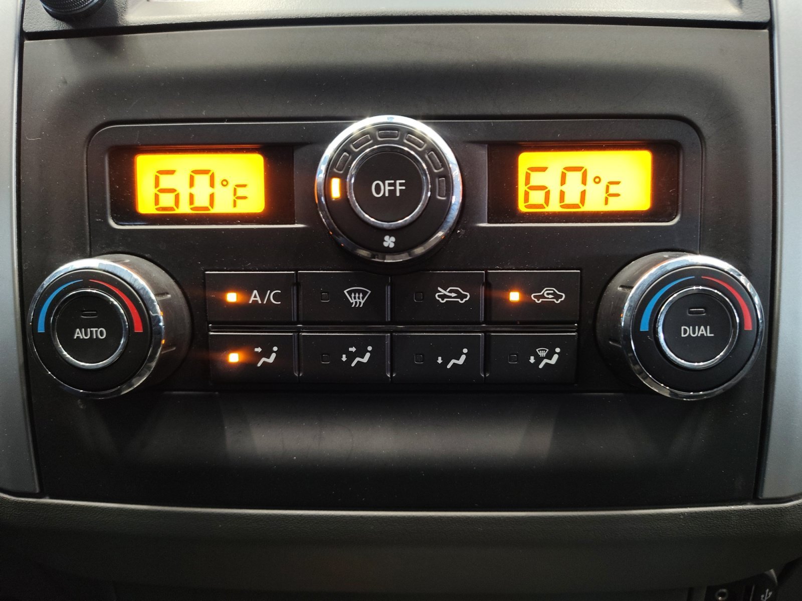 Used 2020 Glacier White Nissan SV image 18